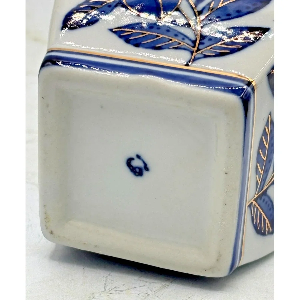 Vintage Chinoiserie Square Ginger Jar Porcelain Blue & White Gilt Gold Accents
